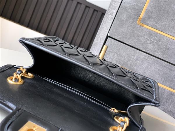 2026131214239924 750